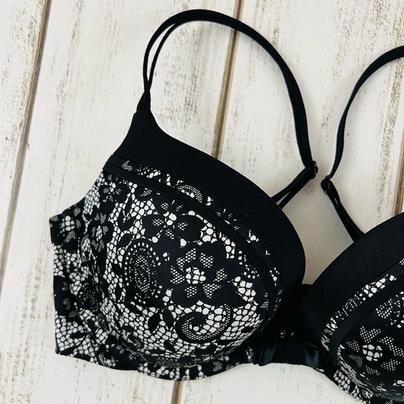 34D Victoria’s Secret Very Sexy Push Up Bra - Picture 3 of 8